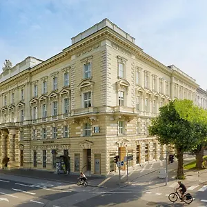 Hotel Hyperion, Solnohrad